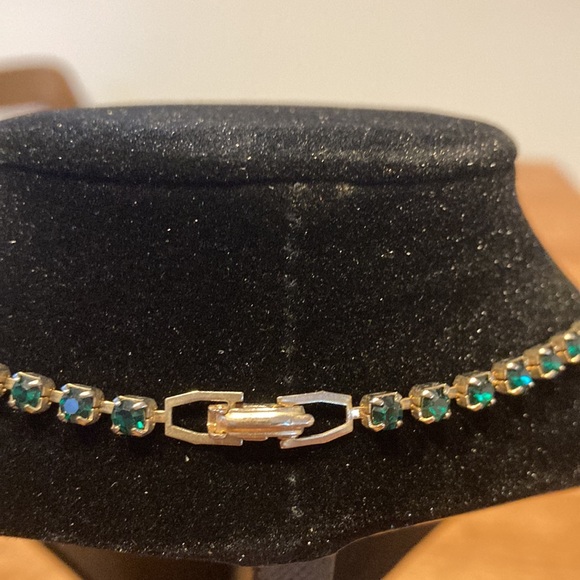 Vintage green rhinestone choker.  9 in. - Picture 3 of 3
